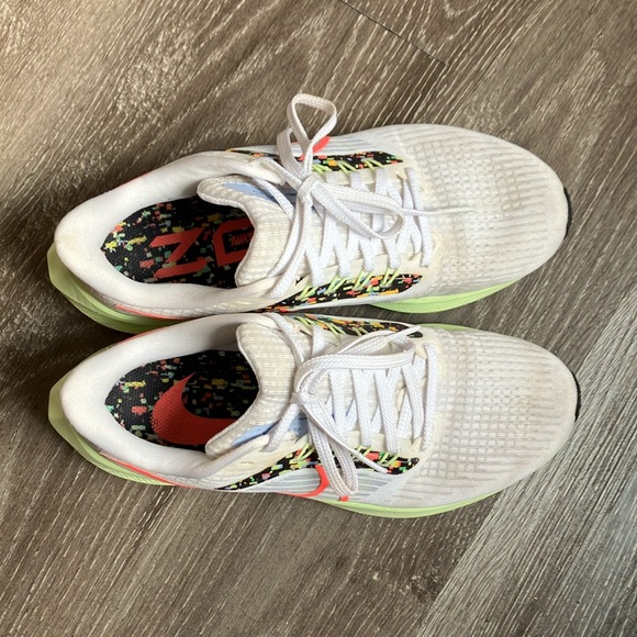 Nike - Picture 5 of 17